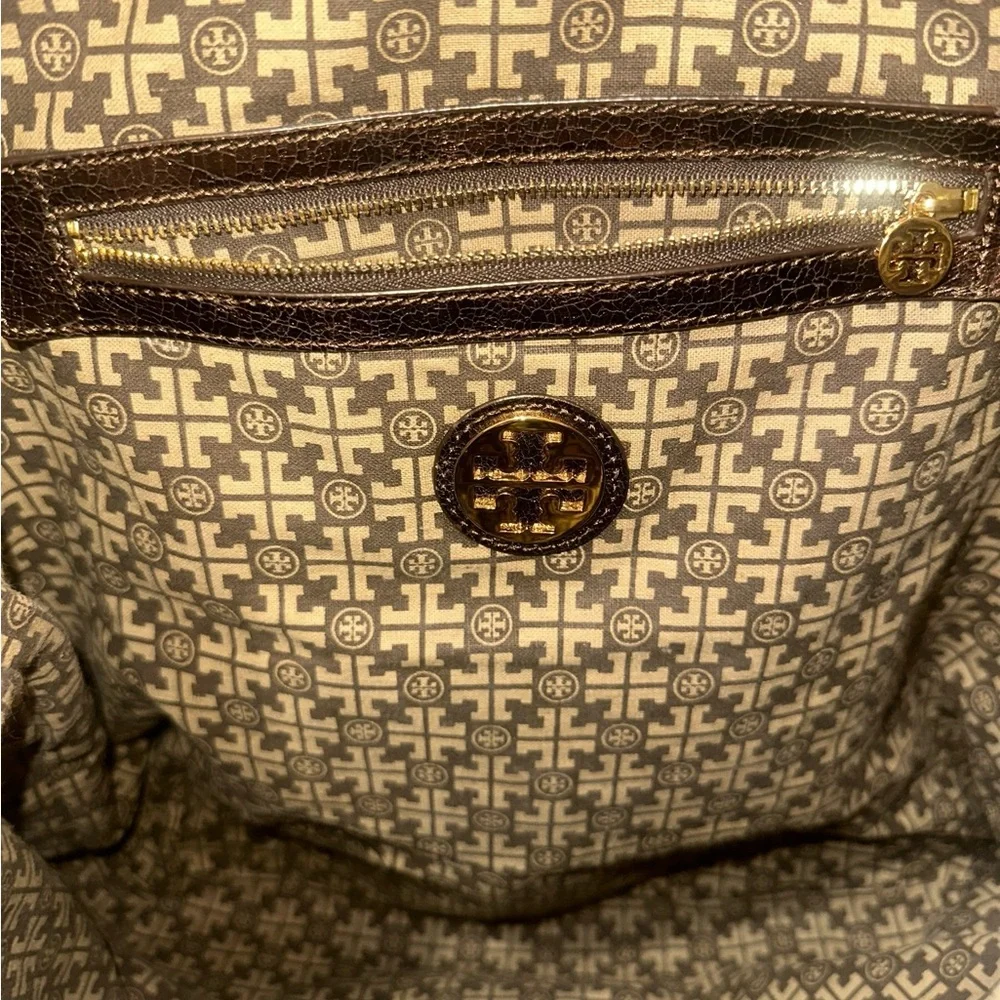 Tory Burch reposhing this